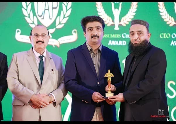 Furqan Abdul Qadir, Chief Executive, receiving the 18th Consumer Choice Award 2024 in Travel & Tourism from Mr. Syed Zulfiqar Ali Shah, Minister for Culture, Tourism, Antiquities & Archives